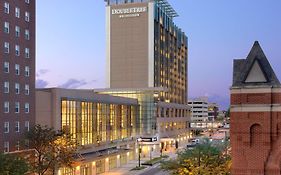 Doubletree By Hilton Hotel Cedar Rapids Convention Complex Exterior photo