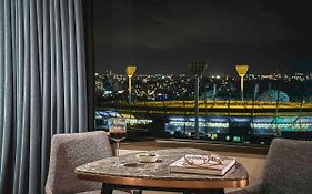 Pullman Melbourne On The Park Hotell Exterior photo