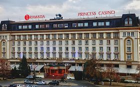 Ramada By Wyndham Plovdiv Trimontium Hotell Exterior photo