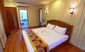 Royal Pearl Hotel Mandalay Room photo