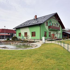 Restaurace A Penzion Kamenec Jilešovice Exterior photo