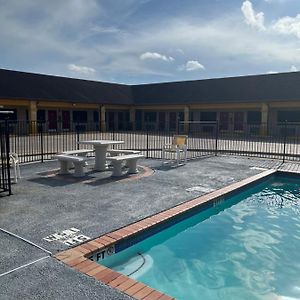 Los Fresnos Inn And Suites Exterior photo