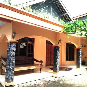 Nurudin House By Zuzu Hotell Yogyakarta Exterior photo