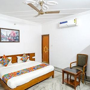 Fabexpress Premium Rooms New Delhi Exterior photo