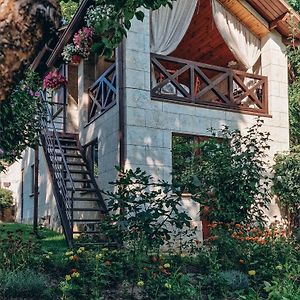 White Valley Entire Guest House Next To Forest Chişinau Exterior photo