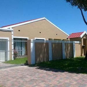 Zufike Self Catering Hotell Port Elizabeth Exterior photo