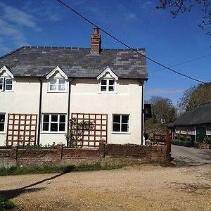 Wisteria Cottage Alderbury Exterior photo