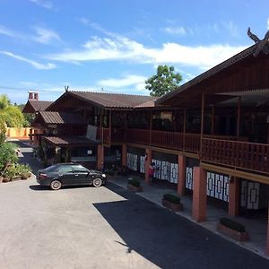 Puengluang Hotel Damnoen Saduak Exterior photo