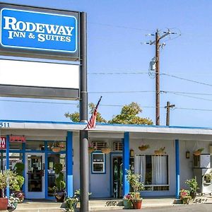 Rodeway Inn & Suites Roseburg Exterior photo
