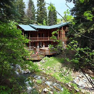 Log Cabin On The Stream Hotell Sundance Exterior photo