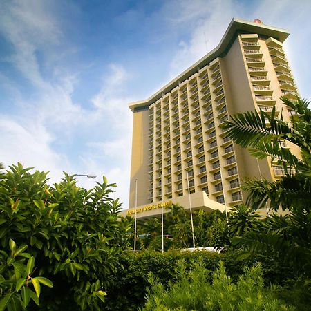 Century Park Hotel Manila Exteriör bild