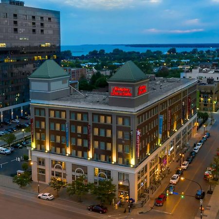 Hampton Inn & Suites Buffalo/Downtown Exteriör bild