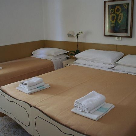 Hotel Villa Maioli Bellaria-Igea Marina Exteriör bild