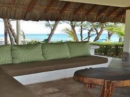 Popular  4 Bedroom Beachfront Villa - Ocho Rios Mammee Bay Exteriör bild