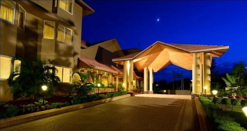 The Chariot Resort & Spa Puri Exteriör bild