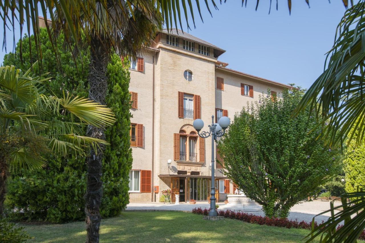 Hotel Villa Quiete Montecassiano Exteriör bild