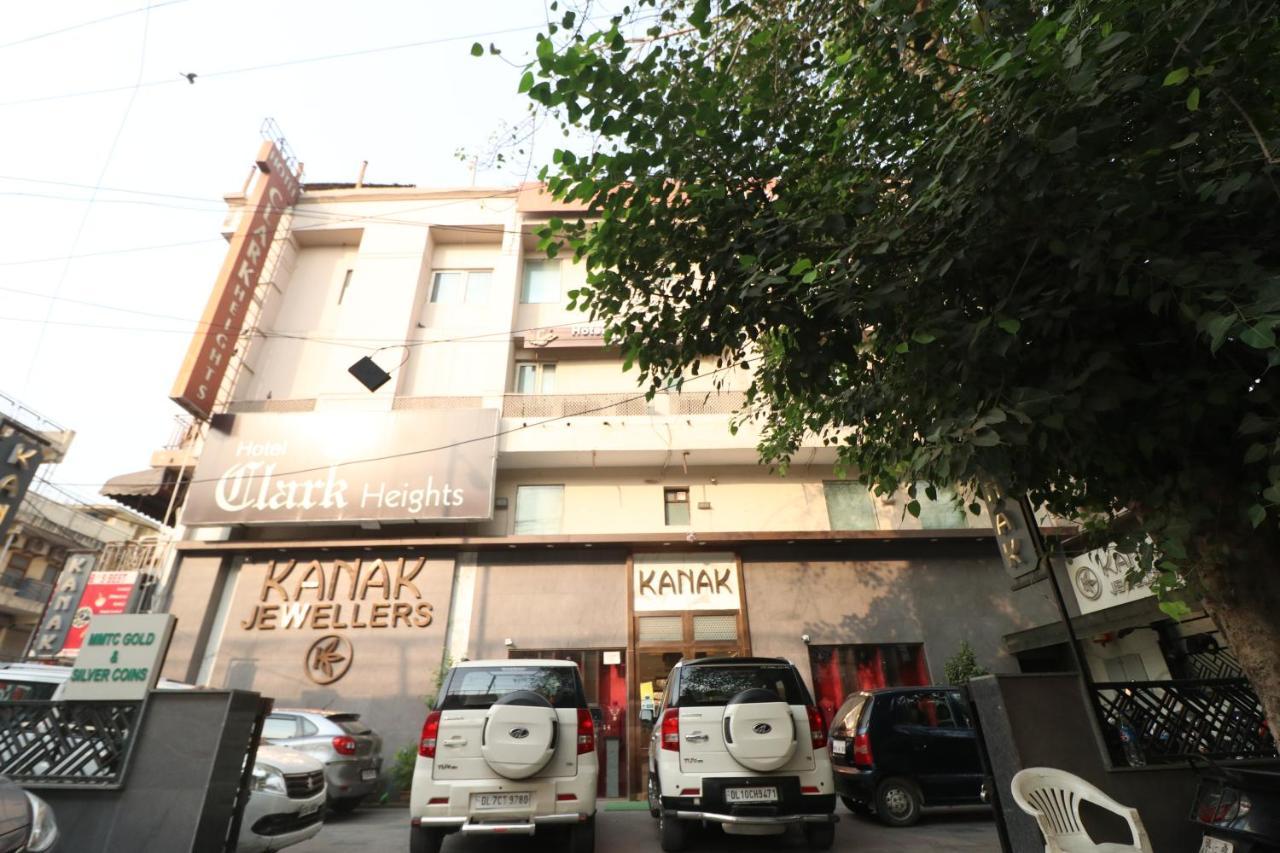 Hotel Clark Heights New Delhi Exteriör bild