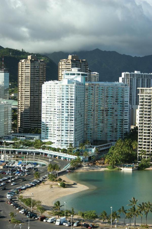 Waikiki Marina Resort At The Ilikai Honolulu Exteriör bild