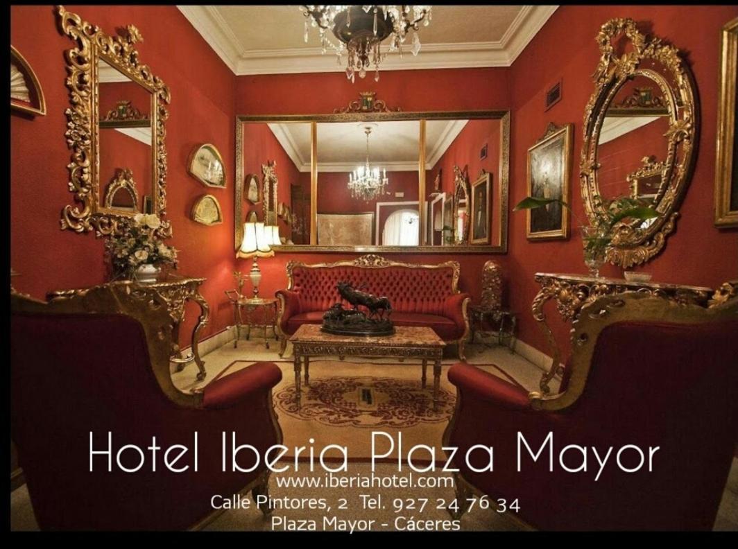Hotel Iberia Plaza Mayor Caces Exteriör bild
