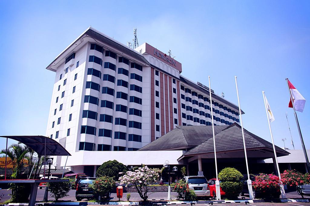 Horison Ultima Bandung Hotell Exteriör bild