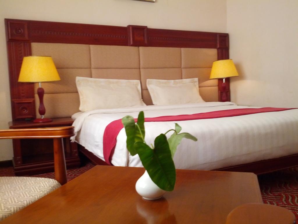Hotel Dulyana Anuradhapura Exteriör bild