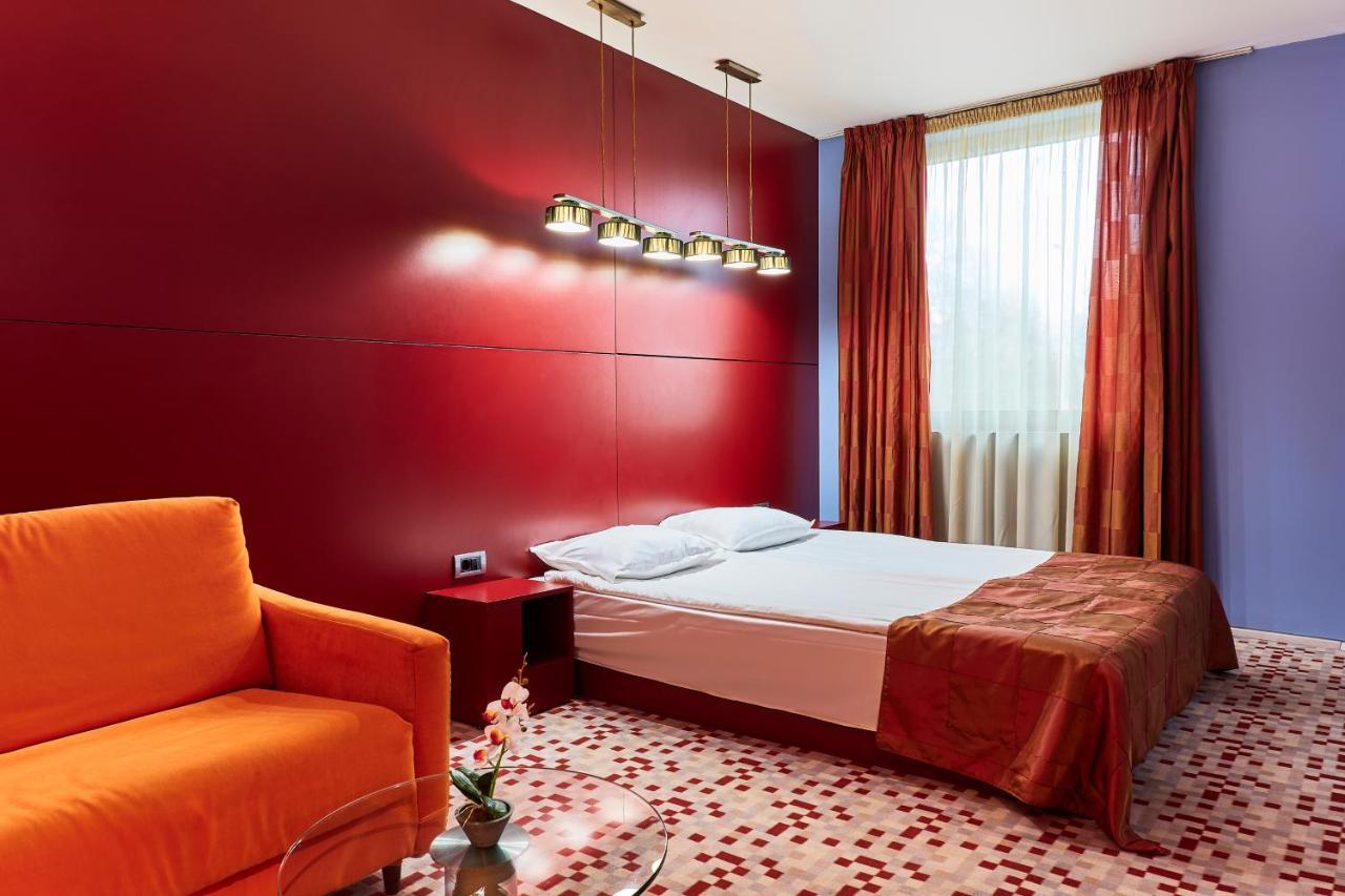 Monet Hotel Plovdiv Exteriör bild