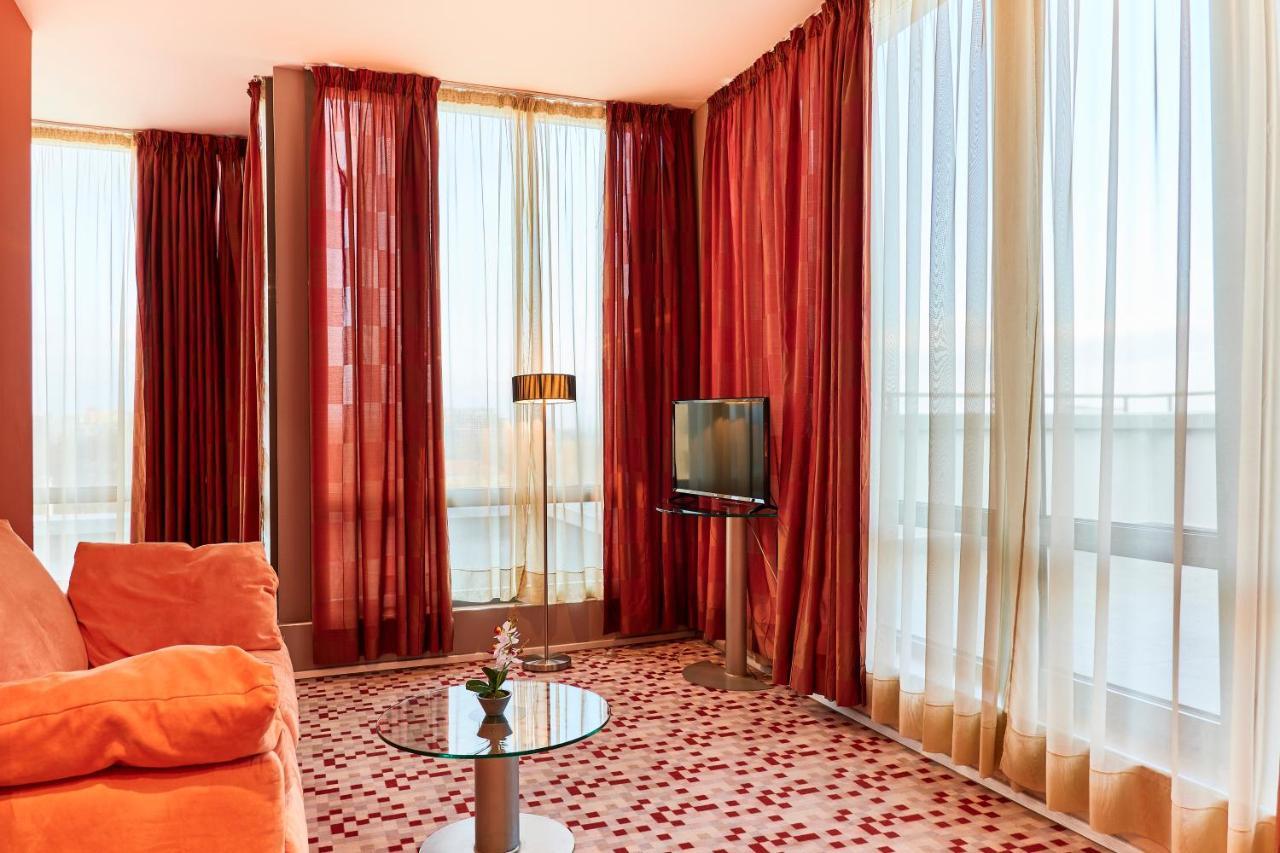 Monet Hotel Plovdiv Exteriör bild