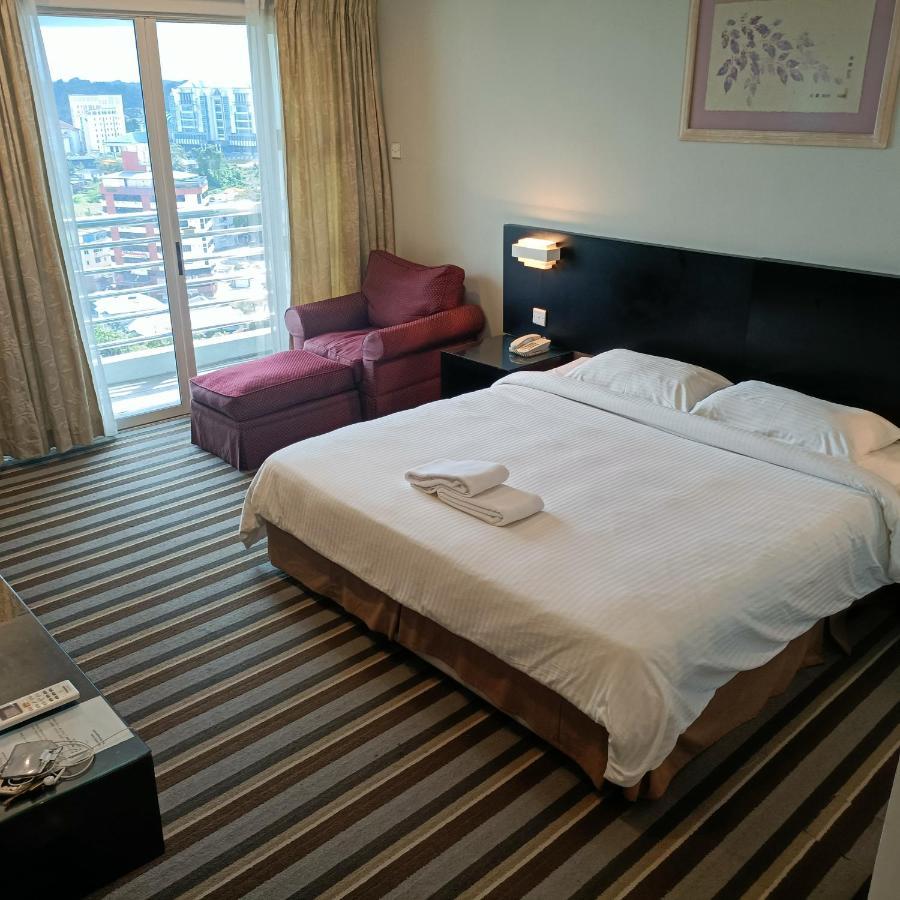 Stayinn Gateway Hotel Apartment Kuching Exteriör bild