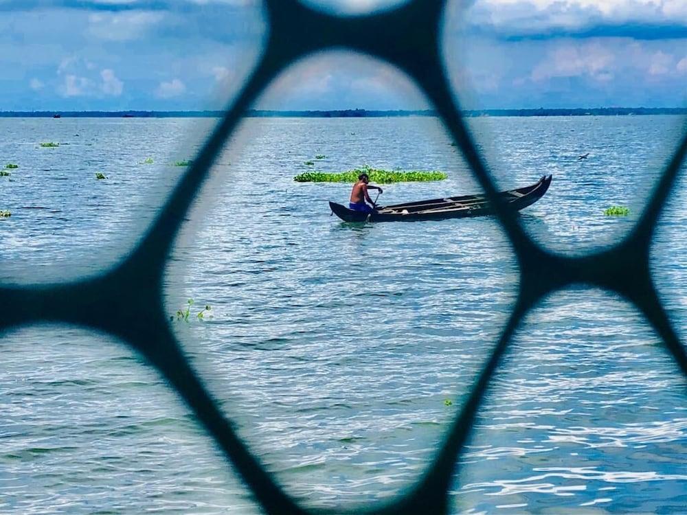 Saro Lake County Kumarakom Exteriör bild