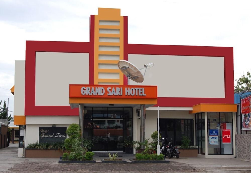 Grand Sari Hotel Padang  Exteriör bild
