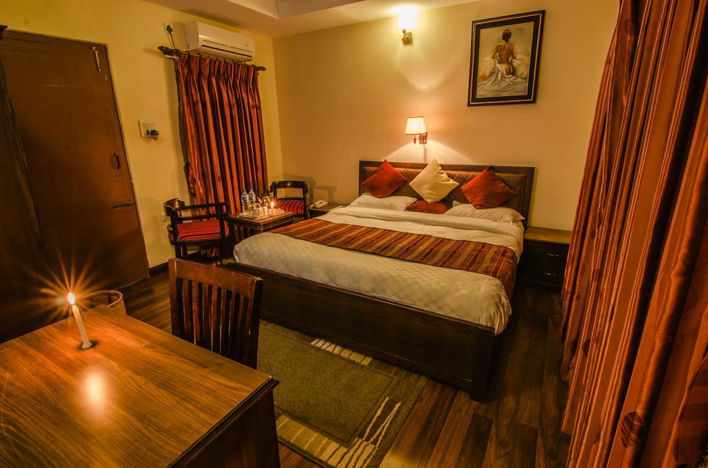 Hotel Lakefront Pokhara Rum bild