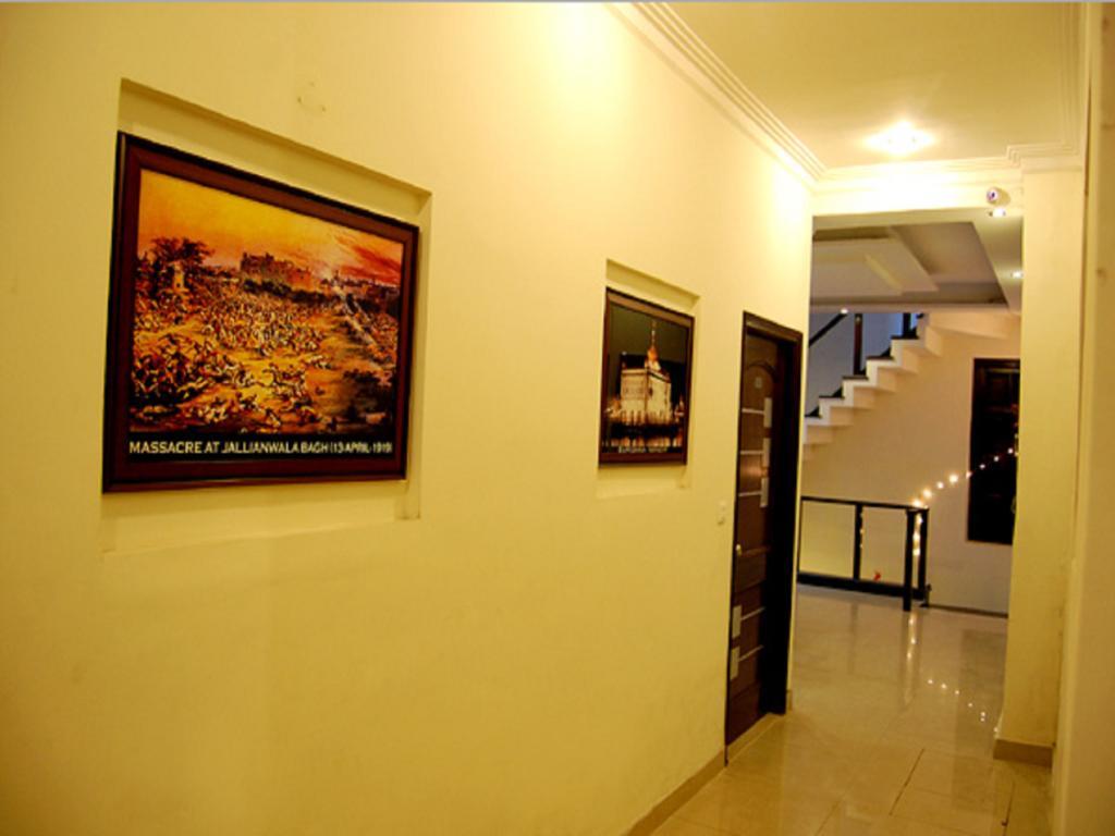 Hotel Malik Continental New Delhi Exteriör bild