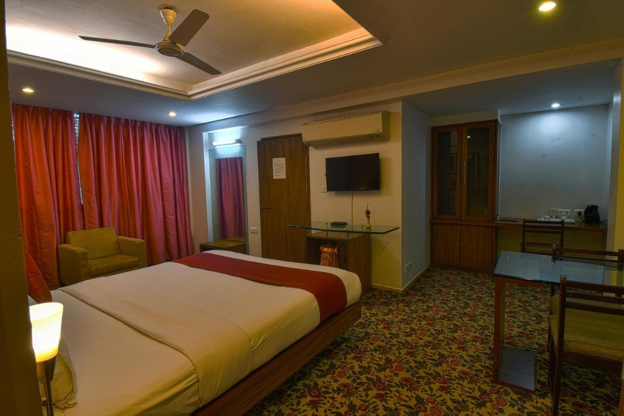 Hotel Pearl Kolhapur1 Exteriör bild