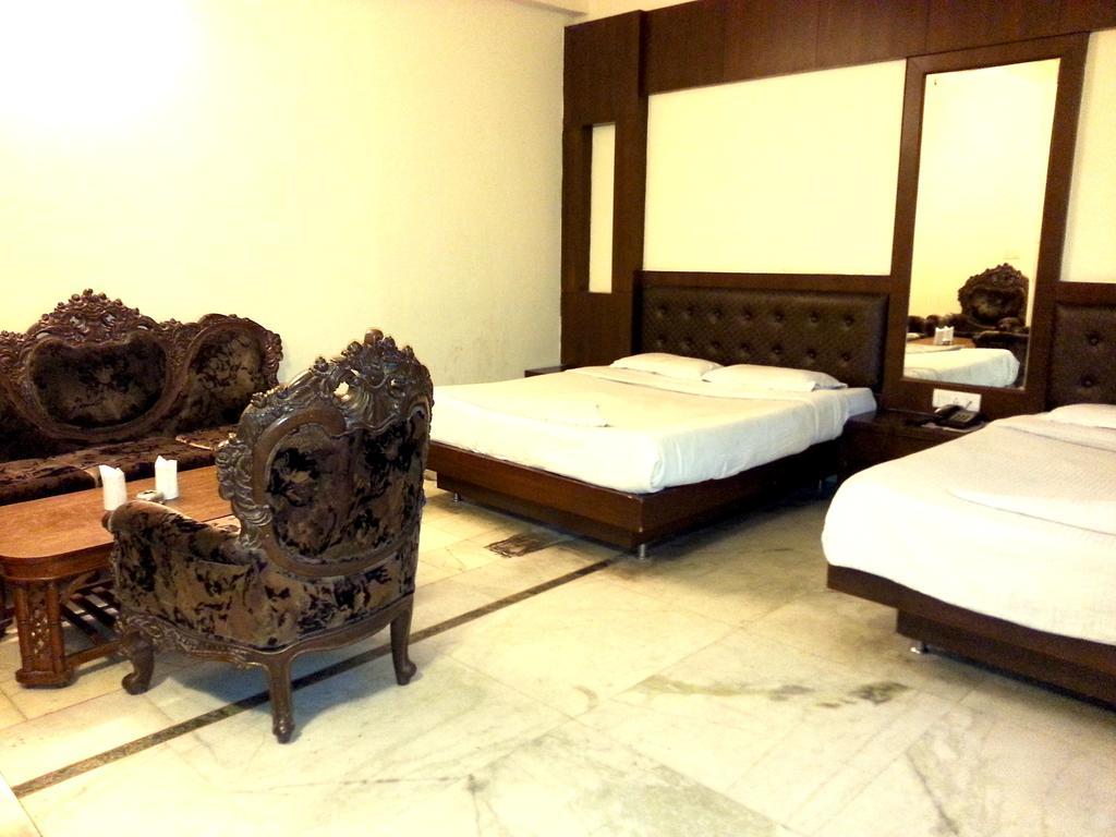 Hotel Baba Continental New Delhi Exteriör bild