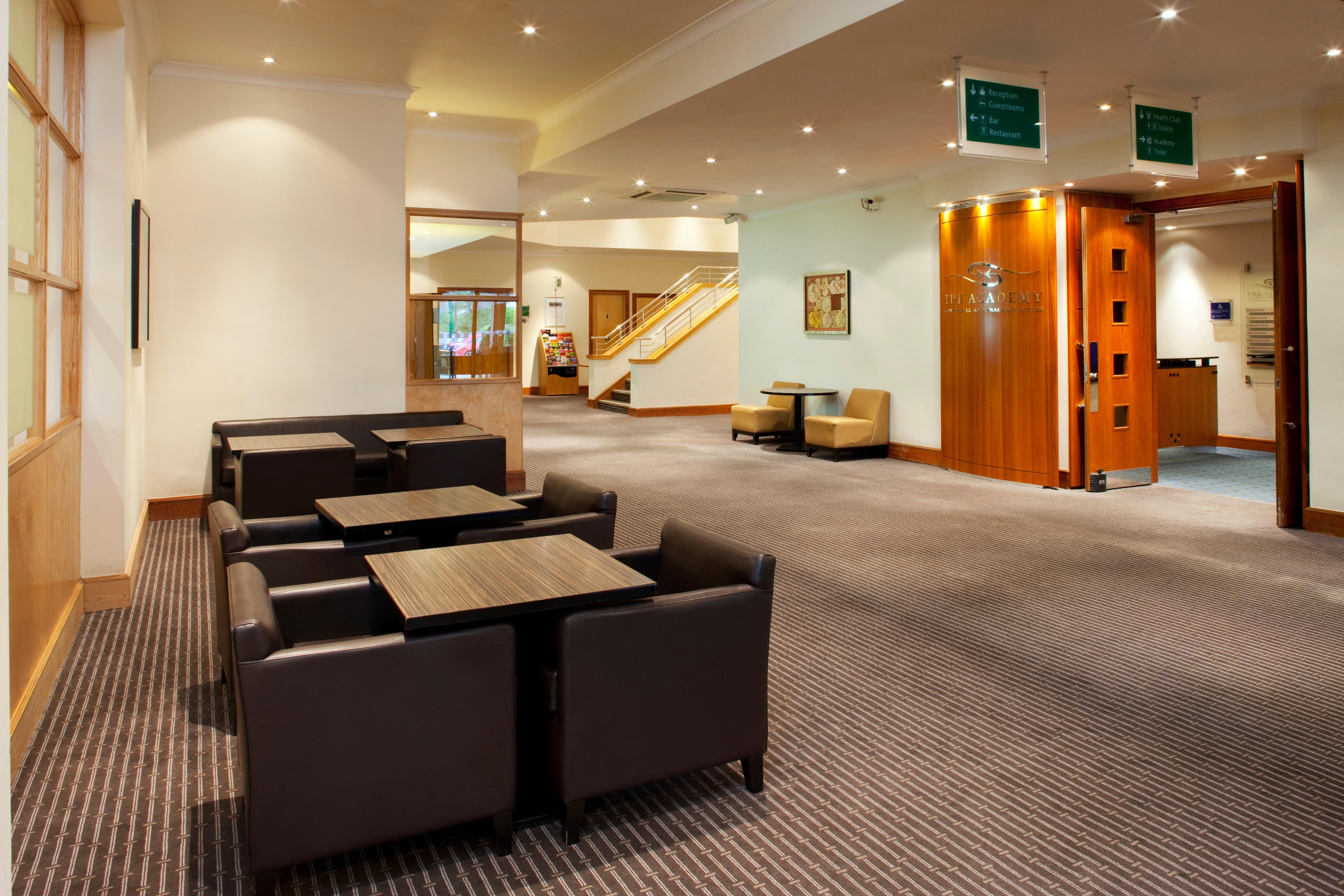 Holiday Inn Gloucester - Cheltenham, An Ihg Hotel Exteriör bild