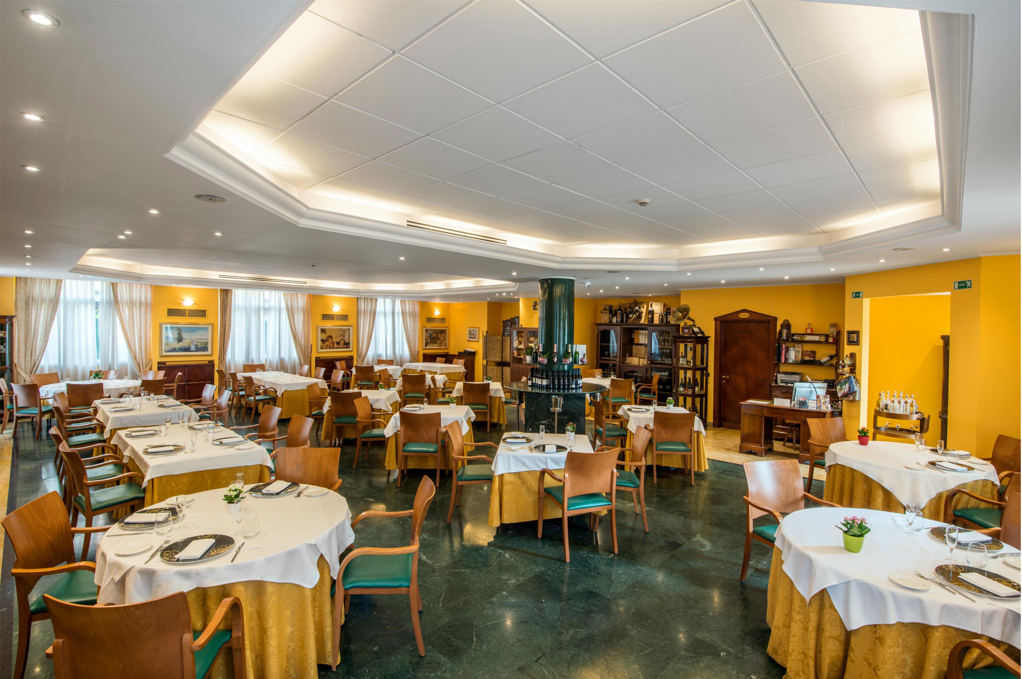As Hotel Dei Giovi Cesano Maderno Restaurang bild