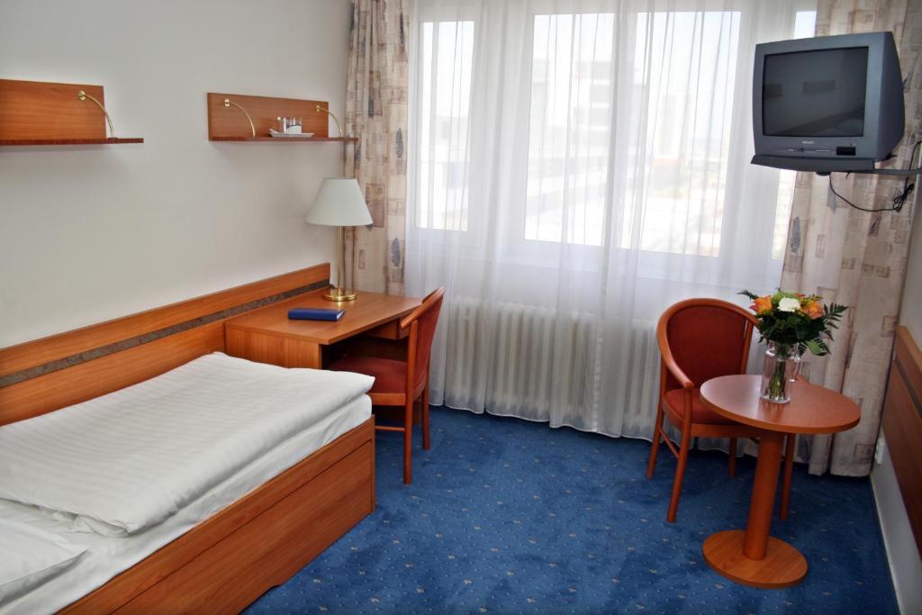 Hotel Ilf Prag Exteriör bild