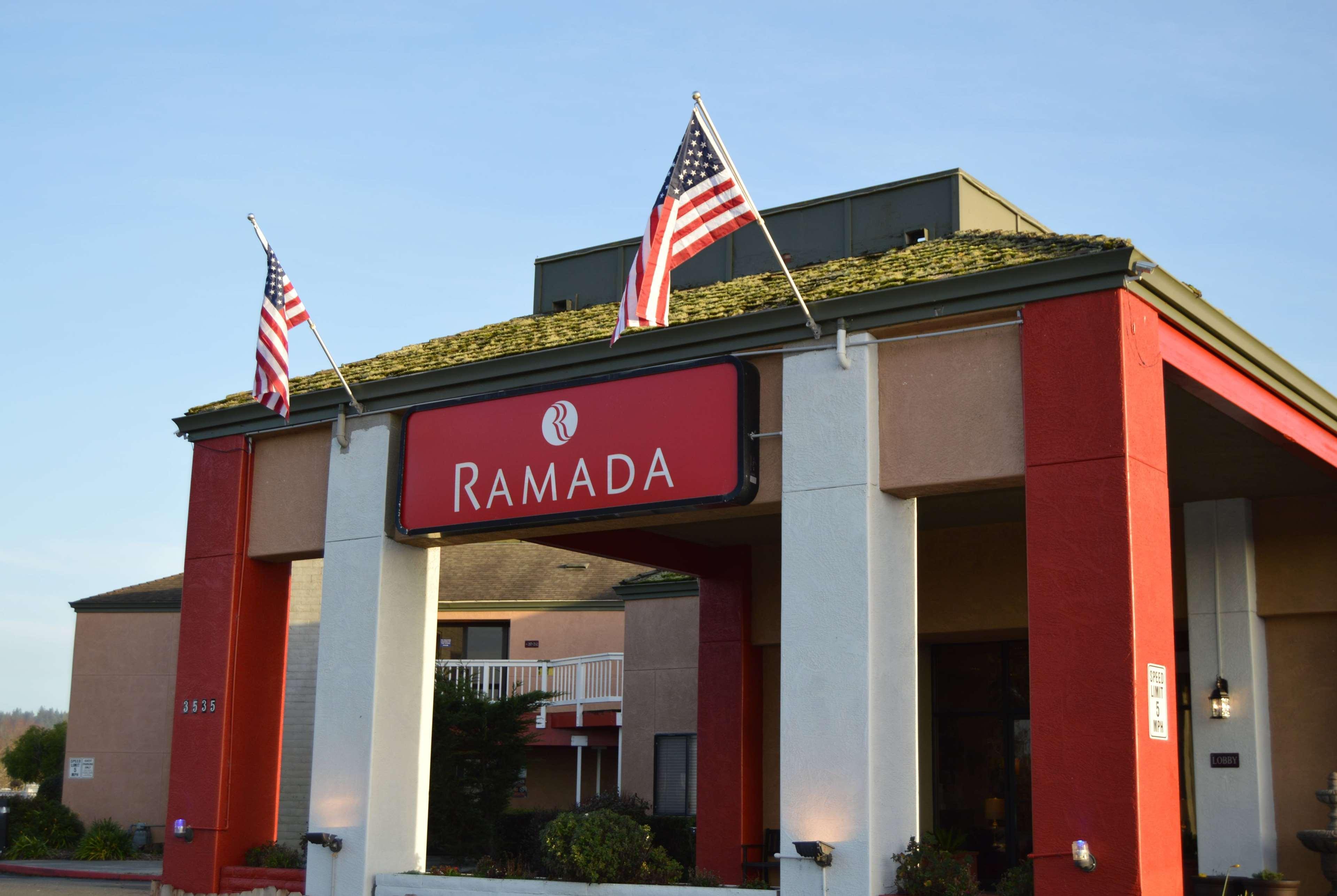 Ramada By Wyndham Arcata Hotell Exteriör bild