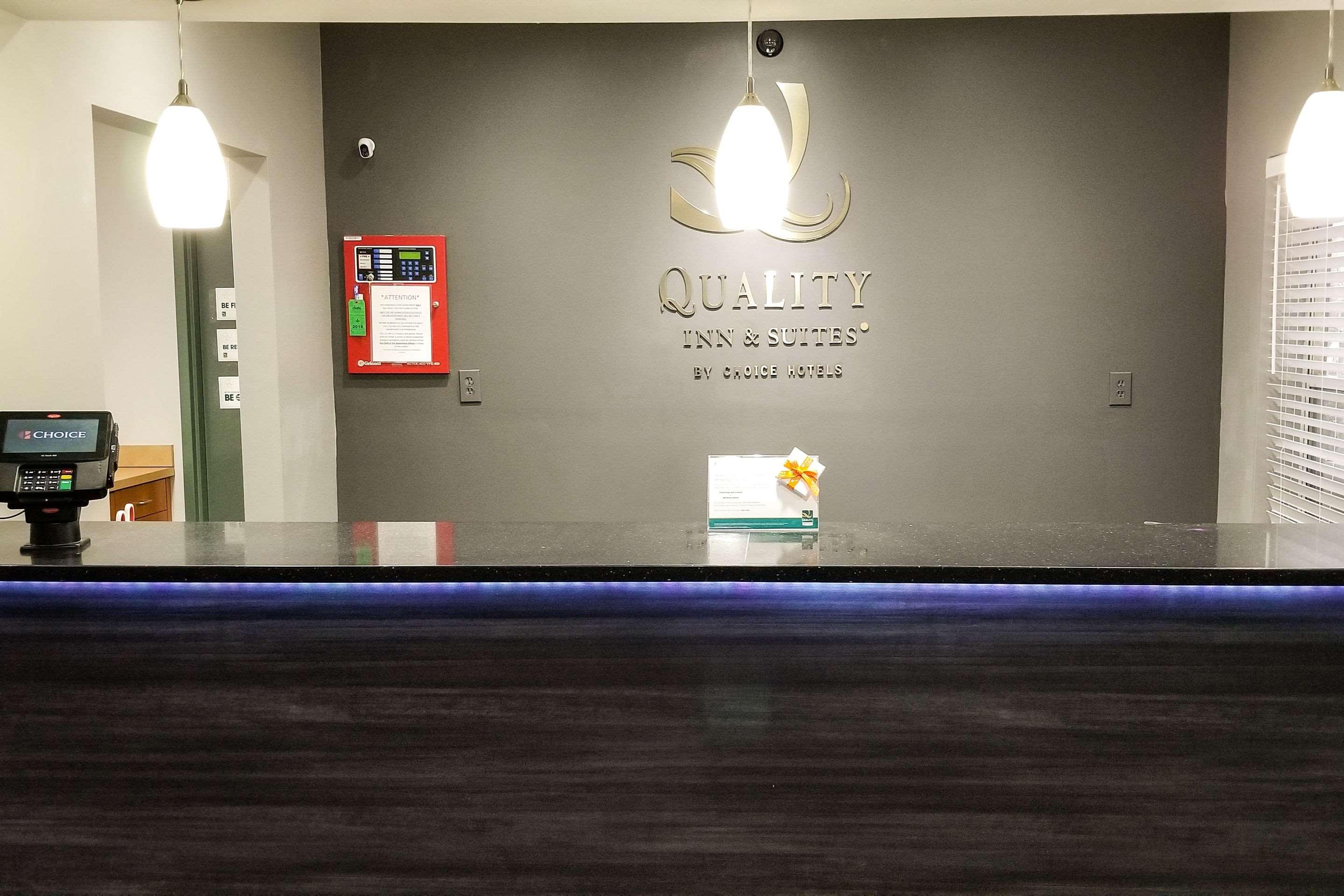 Quality Inn & Suites Cincinnati Sharonville Exteriör bild