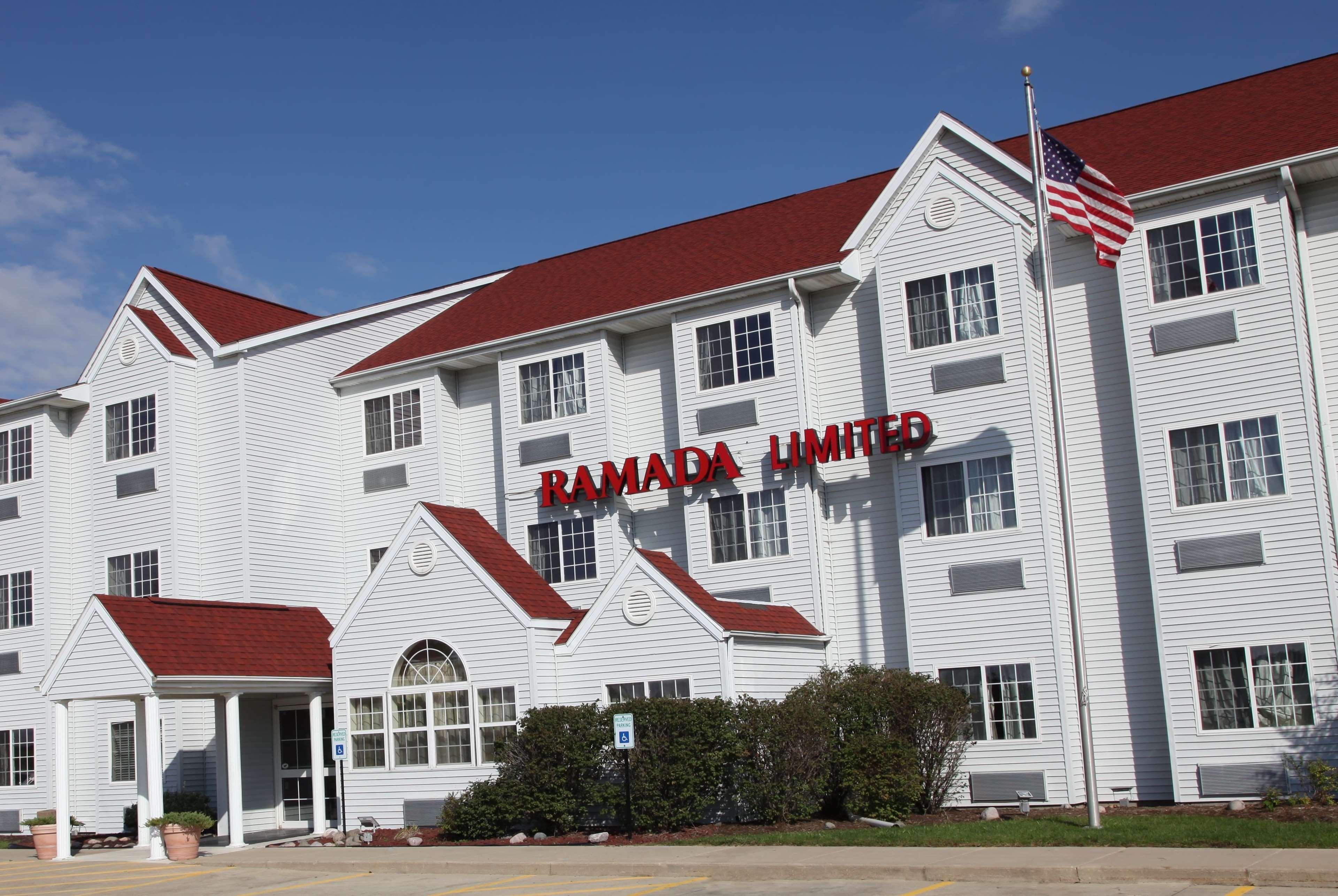 Ramada Limited And Suites Bloomington Exteriör bild