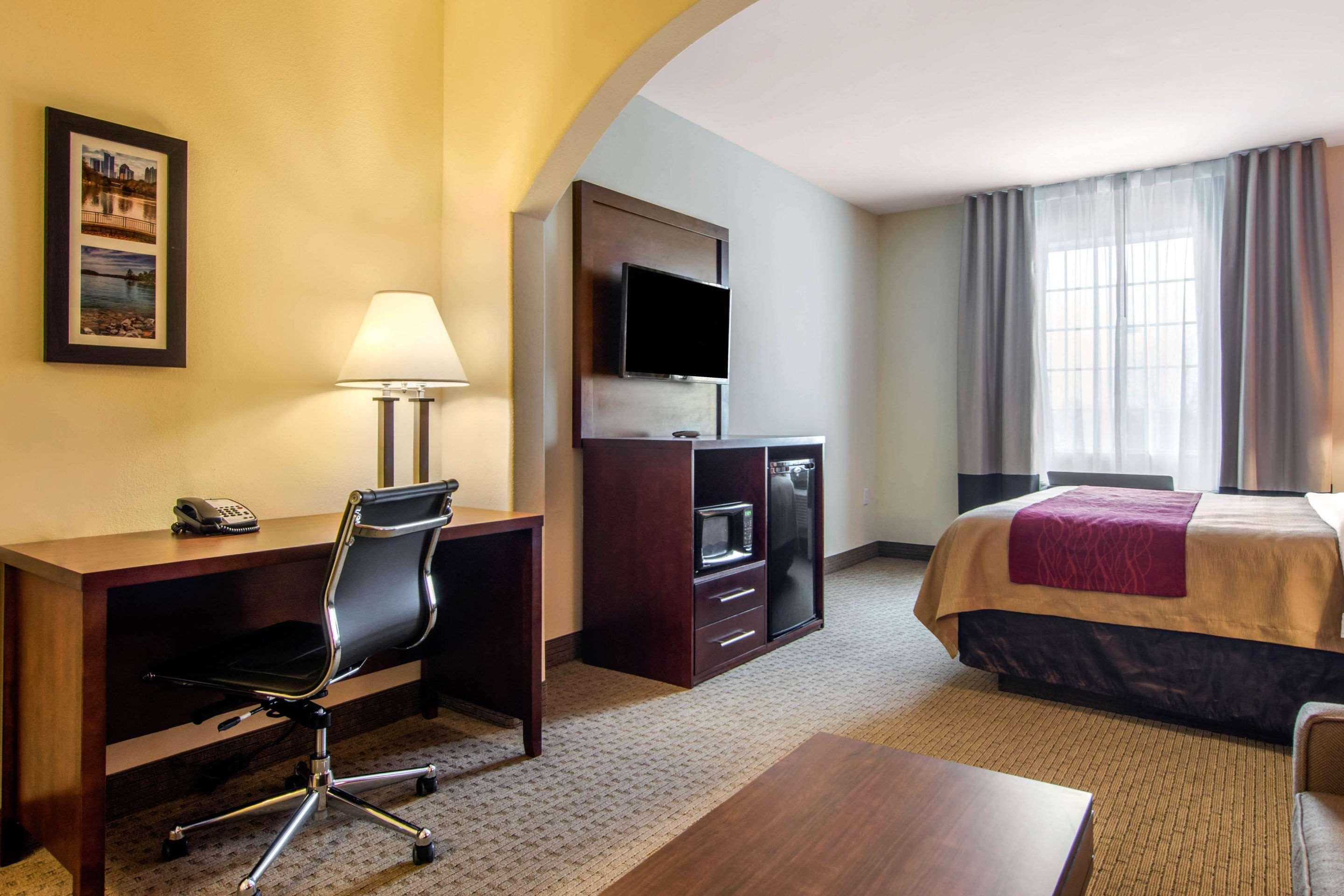 Comfort Inn & Suites Villa Rica Exteriör bild