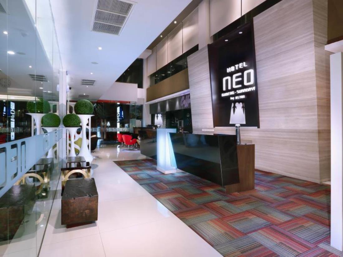 Hotel Neo Gubeng By Aston Surabaya Exteriör bild
