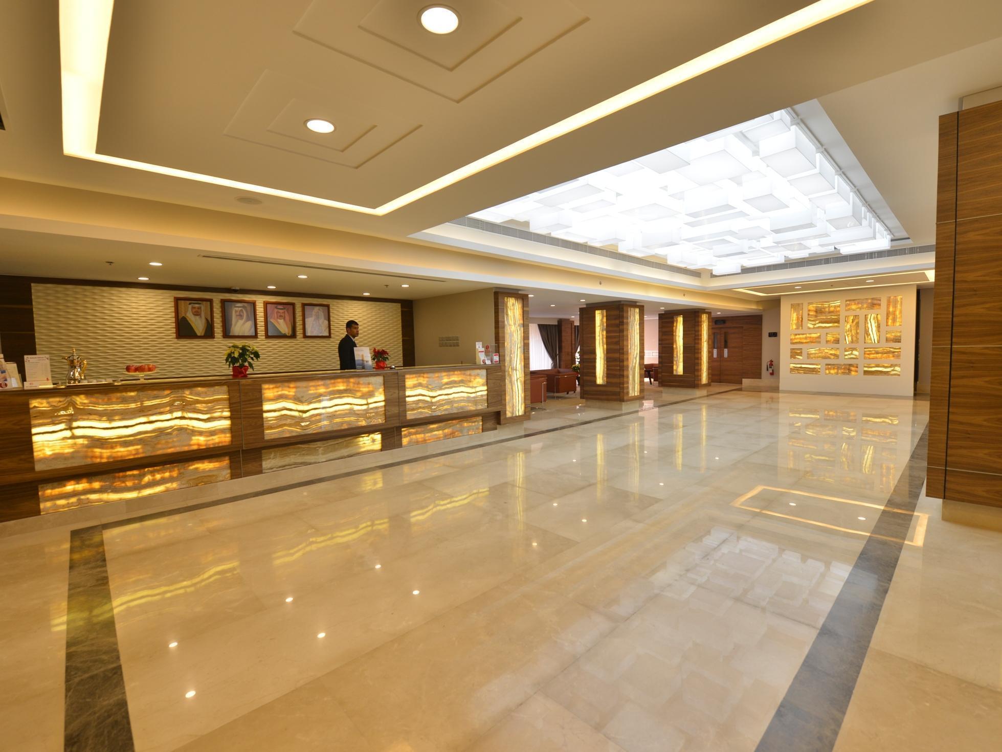 Ramada By Wyndham Bahrain Hotell Manama Exteriör bild