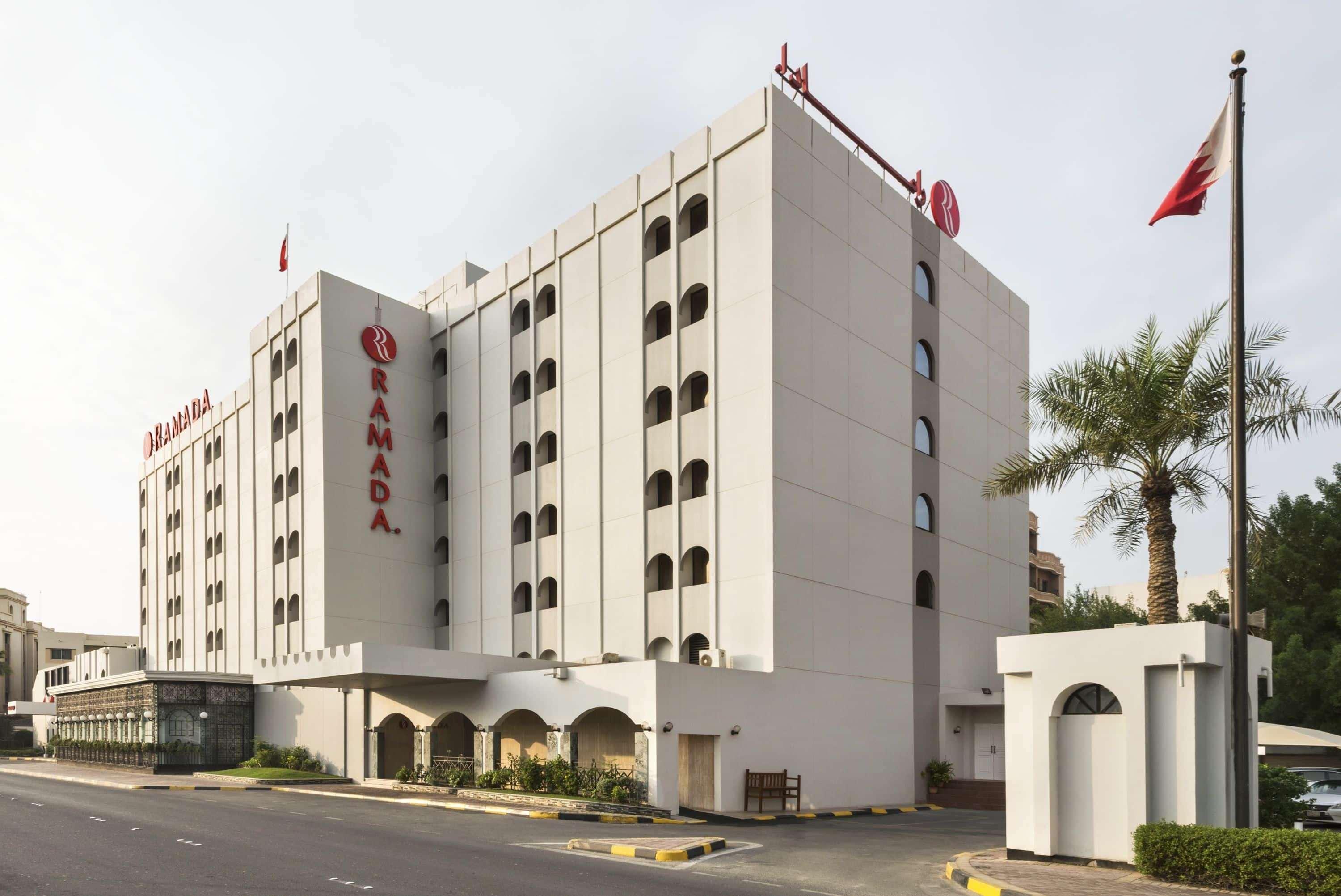 Ramada By Wyndham Bahrain Hotell Manama Exteriör bild