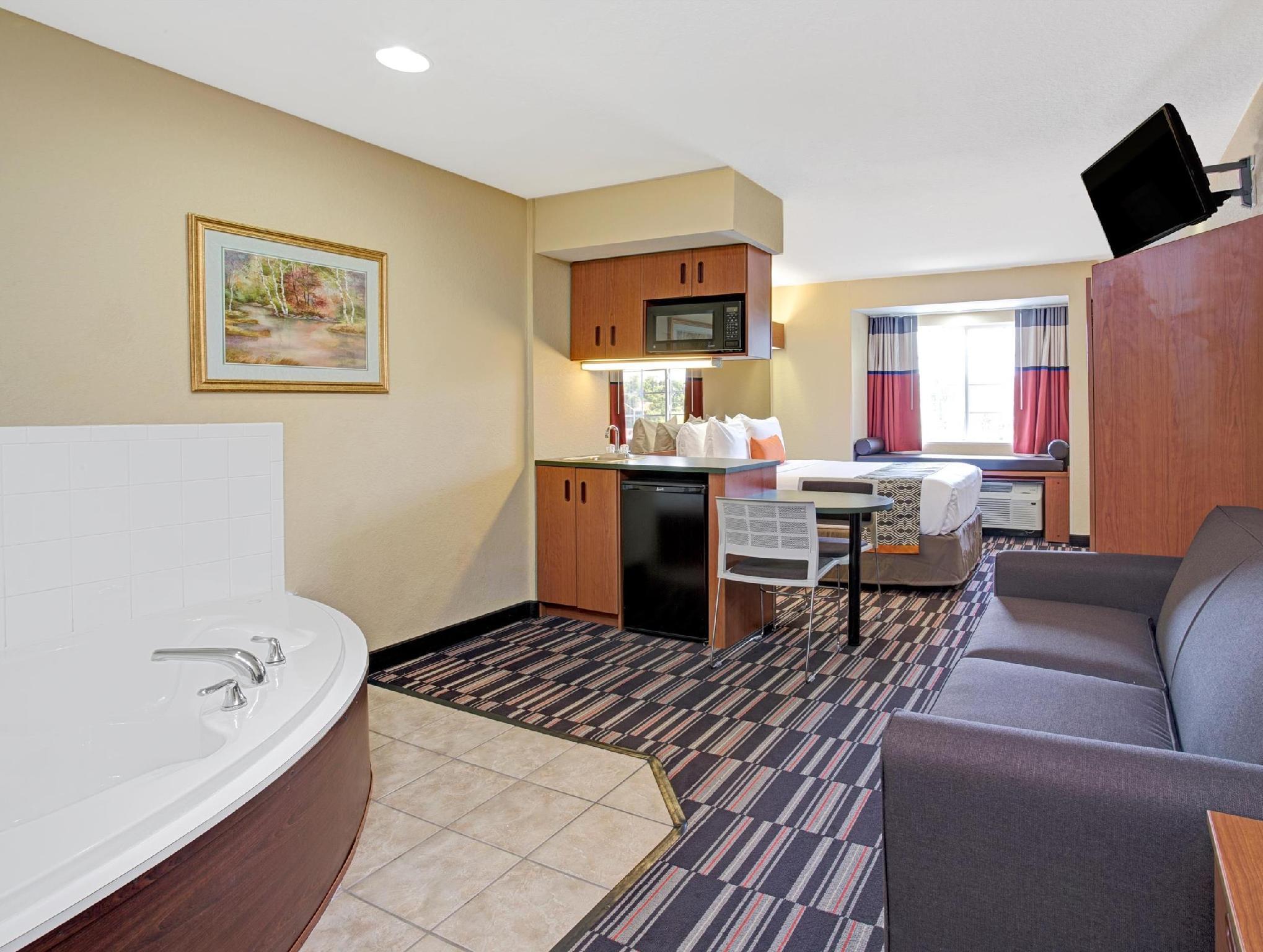 Microtel Inn & Suites By Wyndham Bushnell Exteriör bild