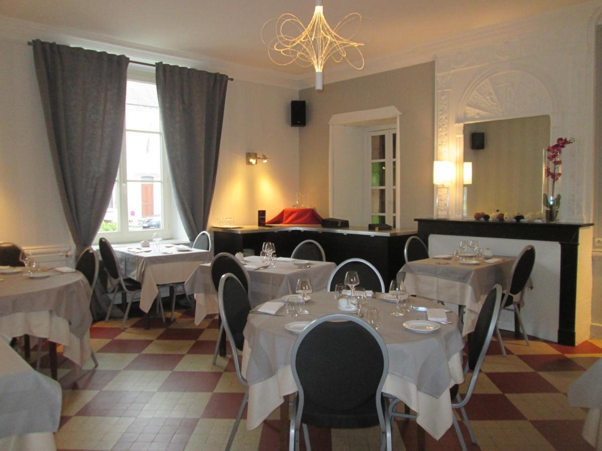 Logis Hostellerie Du Cheval Blanc Sainte-Maure-de-Touraine Exteriör bild
