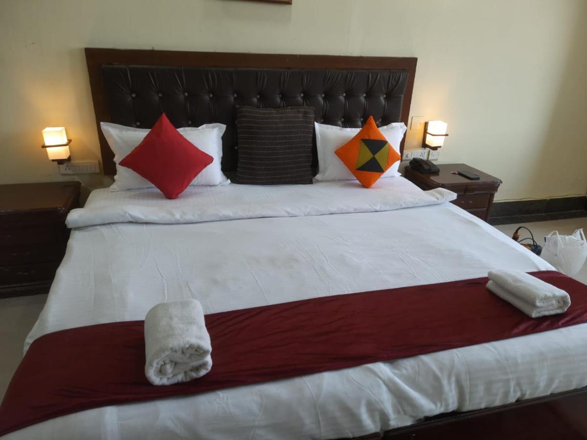 Hotel Surya Beach Inn Puri Exteriör bild