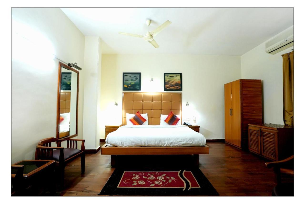 Hotel Oscar - Hauz Khas New Delhi Exteriör bild