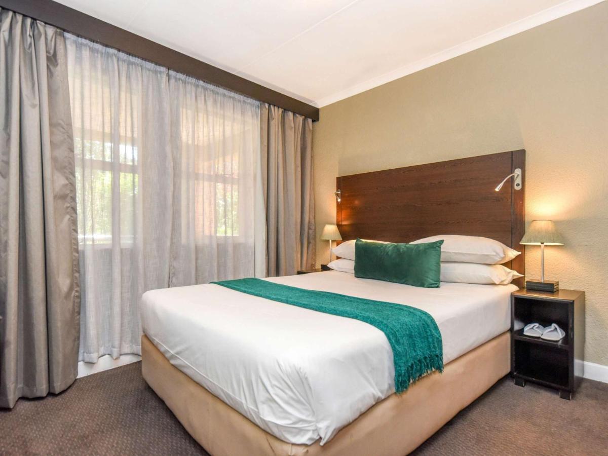 Mercure Hotel Bedfordview Johannesburg Exteriör bild