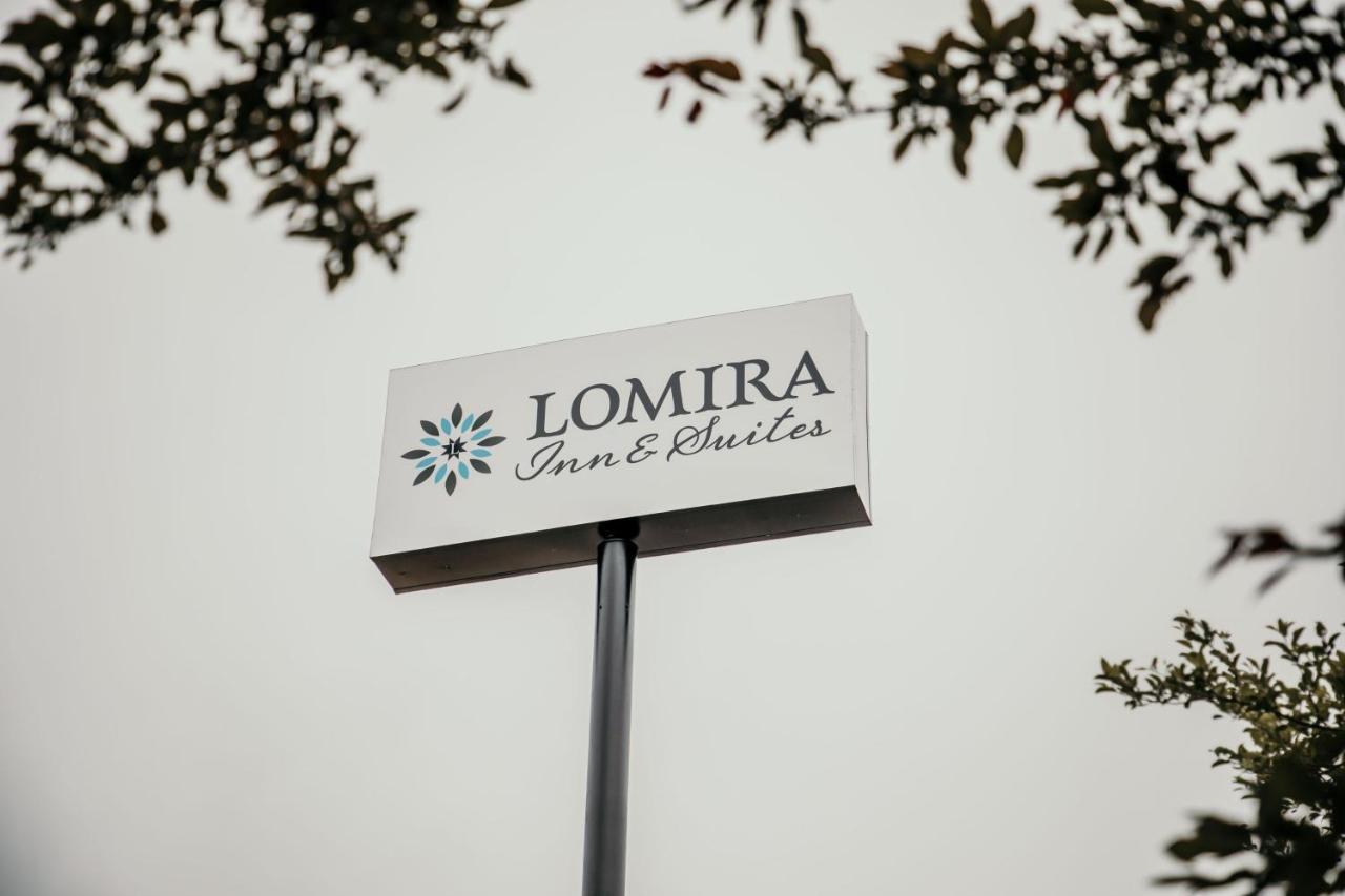 Lomira Inn And Suites Exteriör bild